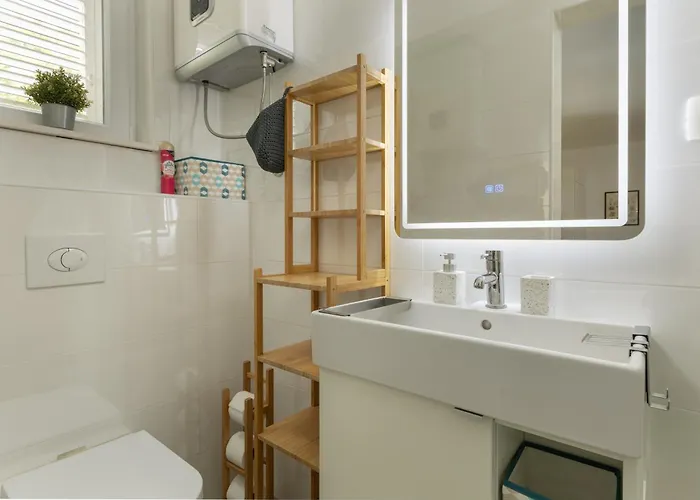 Urban Макарска